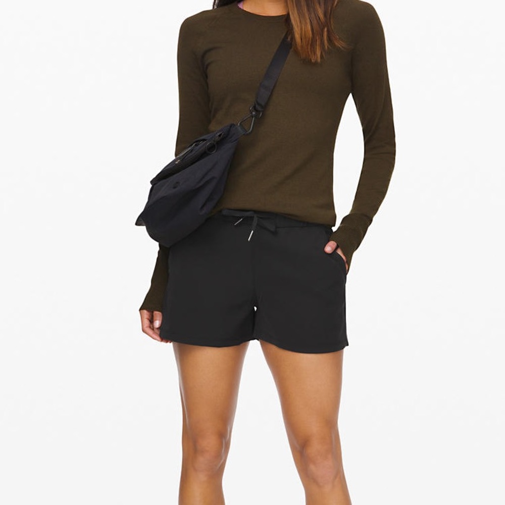 Lululemon On the Fly Shorts Size 8 Black